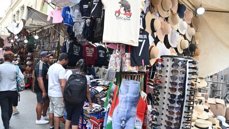  Area Unesco a Firenze, stop alla vendita di gadget sessisti o razzisti e ai distributori di prodotti alla cannabis