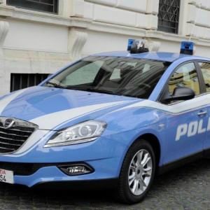 Rapinavano e violentavano prostitute spacciandosi per poliziotti: tre arresti