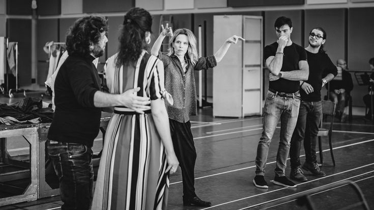 Sonia Bergamasco debutta nella regia lirica: “Io, Mozart e le donne”