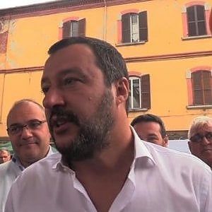 Il giallo del decreto sicurezza, arriva al Colle con una modifica: cambiato l'articolo sullo stop all'asilo. Ma il Viminale nega