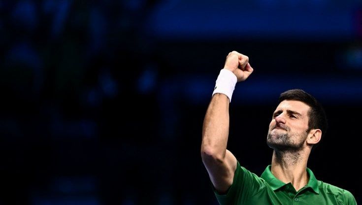 Tennis, Atp Finals: Djokovic dà spettacolo e batte Tsitsipas. Rublev vince il derby russo con Medvedev
