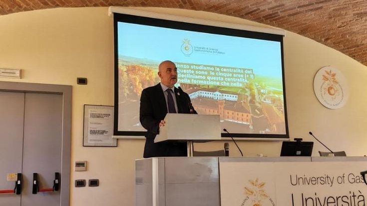 I piani di Pollenzo dopo Carlo Petrini: “L’ateneo cresce nel mondo, ma resterà di nicchia”