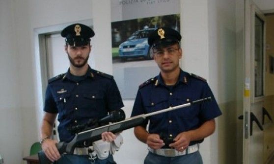 Da una finestra spara ai piccioni, denunciato