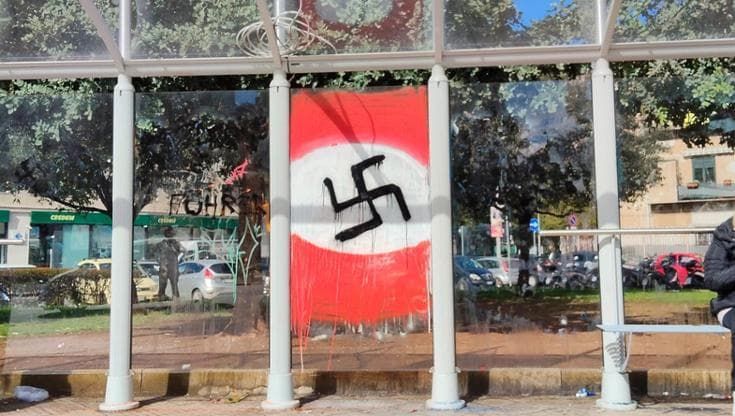 Palermo si sveglia con le svastiche, indaga la Digos