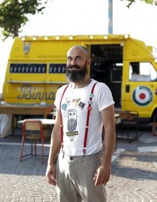 Lo scuolabus ora è una birreria viaggiante: a Bologna è nato il "Birrabus"