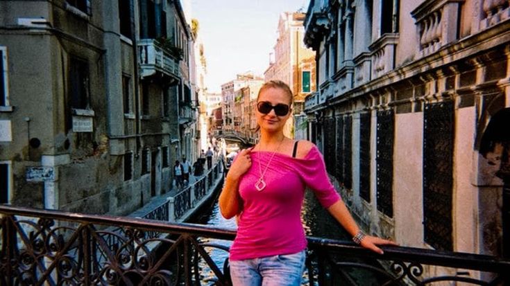 Oksana Murasova indagata a piede libero: “Abbiamo litigato, mi ha aggredito e l’ho accoltellato”