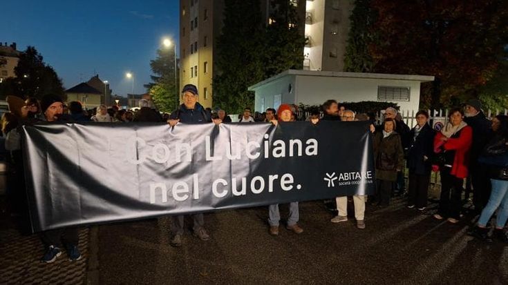 Fiaccolata per Luciana Ronchi uccisa dall’ex compagno: “Basta violenze dei maschi”