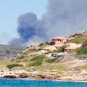 Boati dei caccia ed esplosioni a un passo dalle spiagge. In Sardegna si riaccende lo scontro sui poligoni