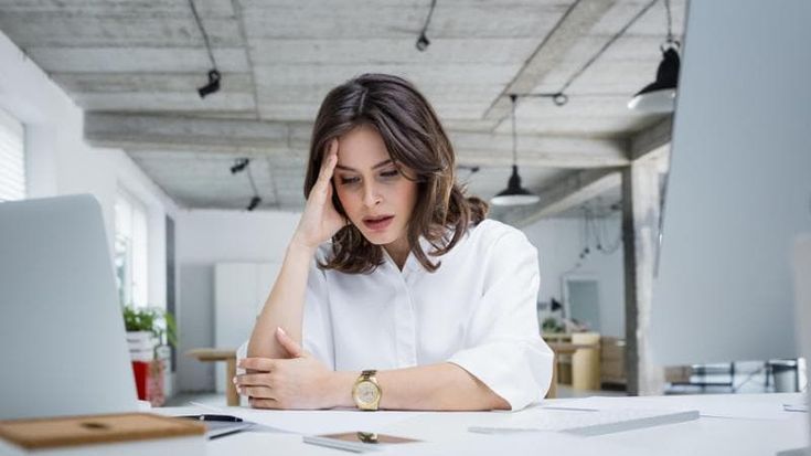 Più istruite ma pagate meno degli uomini: non si colma il divario salariale di genere