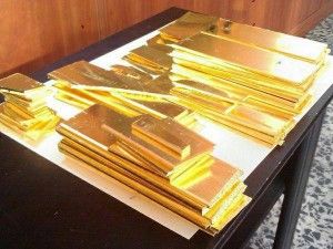 Tenta di rubare oro<br />nascondendolo nel pc