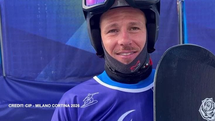 Milano Cortina, Jacopo Luchini vince l'oro da record nello snowboard paralimpico: "Non ho parole"