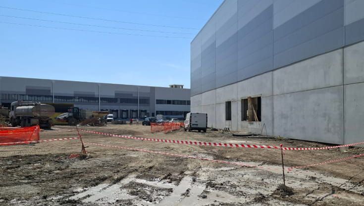 Firenze, operaio di 48 anni muore colpito da un macchinario in un cantiere
