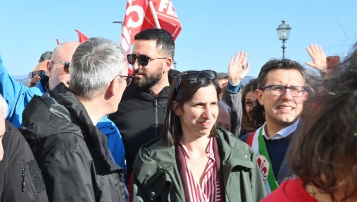 Il New York Times consacra Elly Schlein: "La donna che scuote la politica italiana"