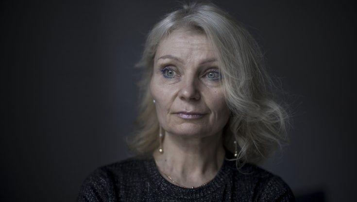L'altro volto di Olena Kurylo, la donna della foto simbolo dell'inizio della guerra: "Voglio tornare in Ucraina e aprire una fondazione per gli orfani"