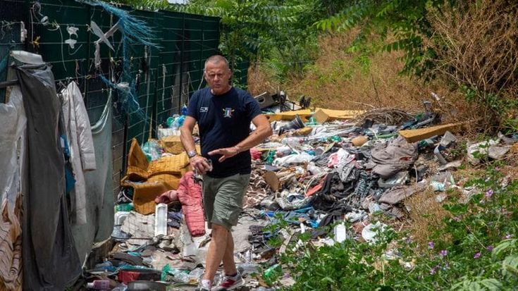 Parco dell’Appia, tra le ville di via Cilicia cresce la nuova favela