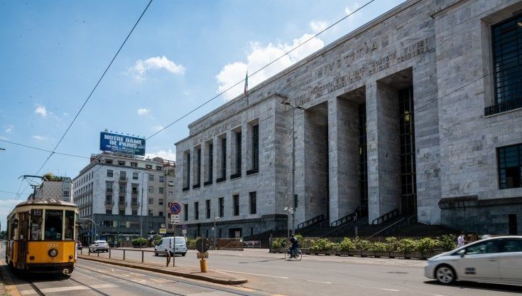Milano, cori fascisti e insulti agli ebrei su Zoom, indagati otto ragazzi