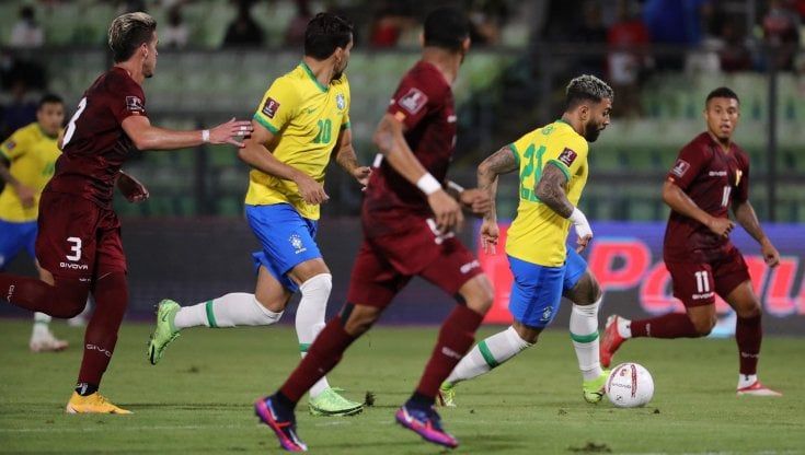 Qualificazioni mondiali, il Brasile si spaventa ma poi batte il Venezuela. Pari per Argentina e Uruguay
