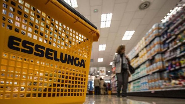 Scegliendo tra i supermarket si possono risparmiare tremila euro in un anno: ecco quali sono i più economici a Bologna