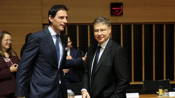 Tassa sugli extraprofitti, la Commissione Ue frena: “Ci pensino gli Stati”