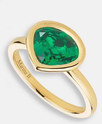 Mila Kunis disegna un anello per le mamme dello Zambia