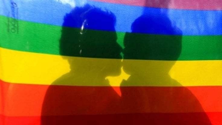 Giornata contro l'omofobia, la destra attacca la circolare per le scuole: "Promuove ideologia gender". La replica: "Scandalosa è la discriminazione"