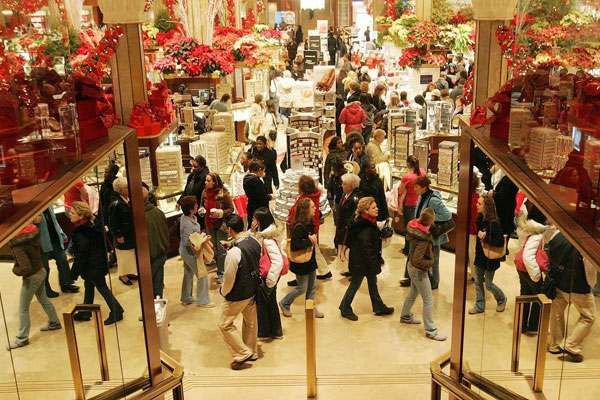 Consumi, Natale d'attesa<br />le famiglie aspettano i saldi