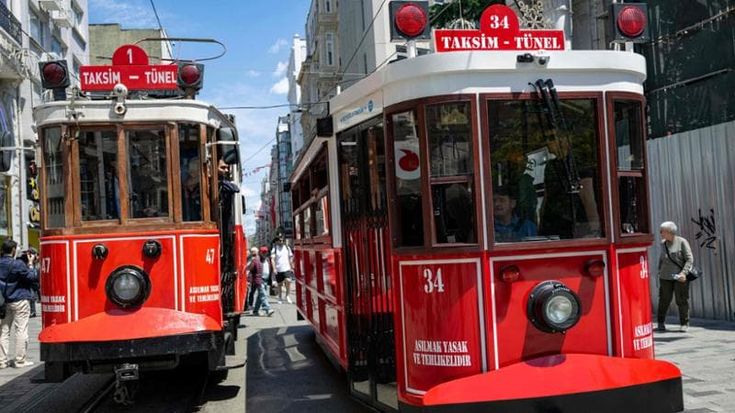 Istanbul, il nuovo tram di Viale Istiklal
