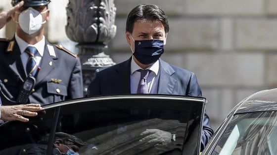 Covid, avvisi di garanzia a Conte e sei ministri. Il pm: da archiviare. Il premier: "Mi assumo responsabilità politica" 