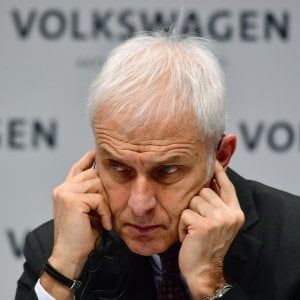 Volkswagen-Deutsche Bank: Merkel storce il naso per i maxi-bonus ai manager tedeschi