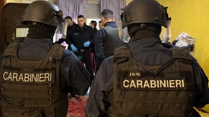 Tor Bella Monaca, maxi blitz dei carabinieri: nove arresti nelle strade dello spaccio
