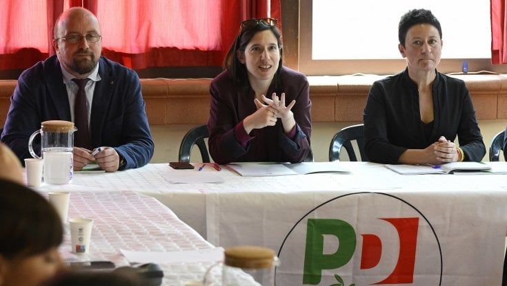 Segreteria Pd in trasferta, Schlein ricorda Matteotti: "L’emergenza è la casa"
