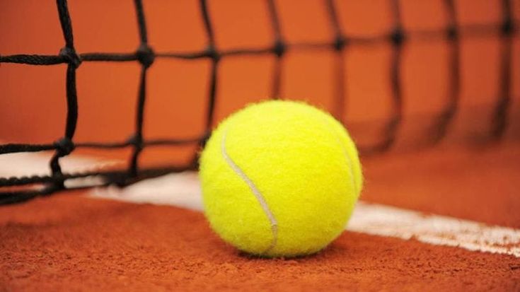 Che intrighi intorno al tennis, lo “sport del diavolo” raccontato da Paolo Porrati