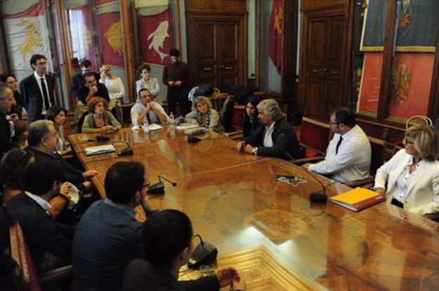 Grillo in Campidoglio incontra Raggi e i consiglieri: "Fate la rivoluzione"