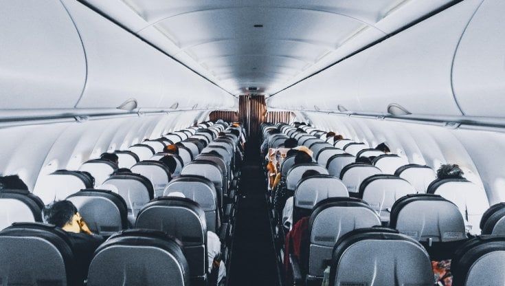 Covid, vacanze estive: ecco le regole per viaggiare in auto, treno, nave, pullman o aereo
