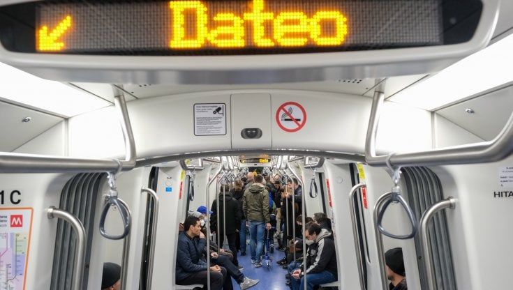 Il doppio binario del metrò a Milano: la Blu allunga il suo percorso, ma il biglietto aumenta del 10%