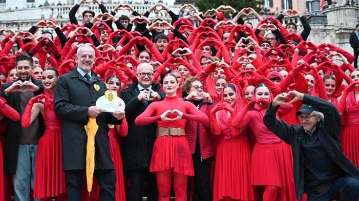 “Mai violenza, solo amore!”, a Roma l’esibizione di 103 danzatori contro la violenza sulle donne