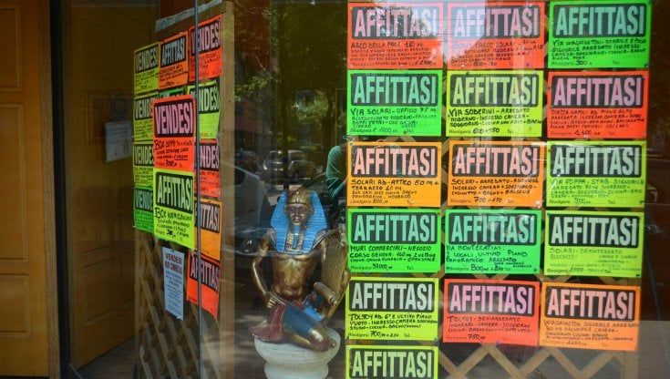 Prezzi delle case in crescita, in Italia servono quasi sette anni di stipendio per comprare
