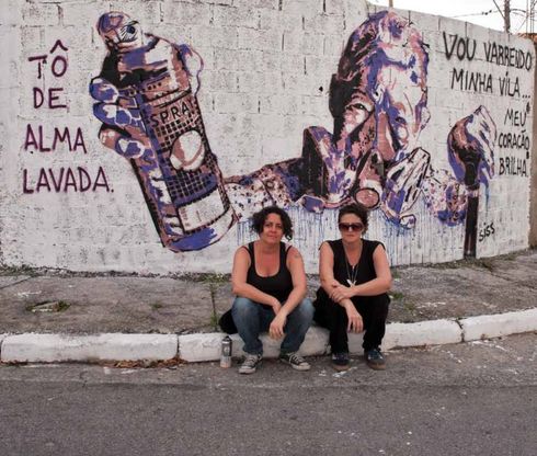 Graffiti e raccolta dei rifiuti, la rinascita di una favela nel libro di due palermitani