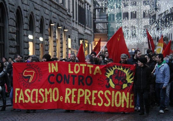 Antagonisti in piazza a San Lorenzo per ricordare Samb e Diop