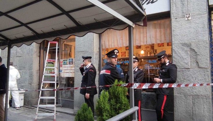 Barista si uccide con un coltello nel petto nel centro di Torino