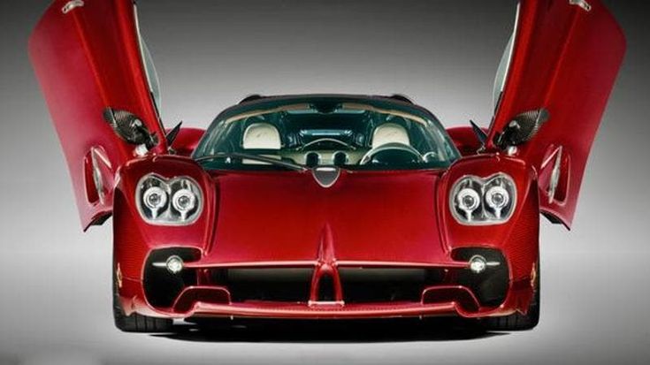 Pagani, l’ Utopia diventa Roadster e il sogno V12 continua. Anche con il cambio manuale
