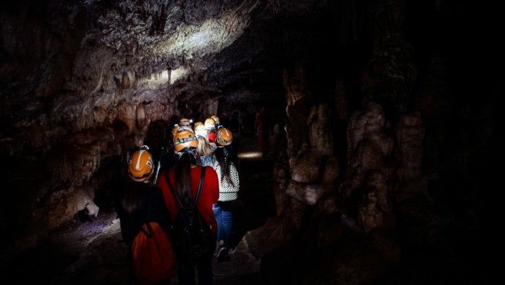 Grotte di Castellana, in estate visite serali e dedicate alle famiglie per scoprire angoli inediti: ecco il calendario 