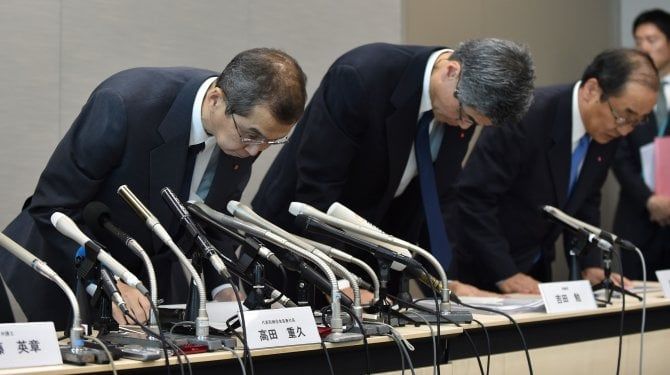 Takata, il ceo si inchina e chiede scusa