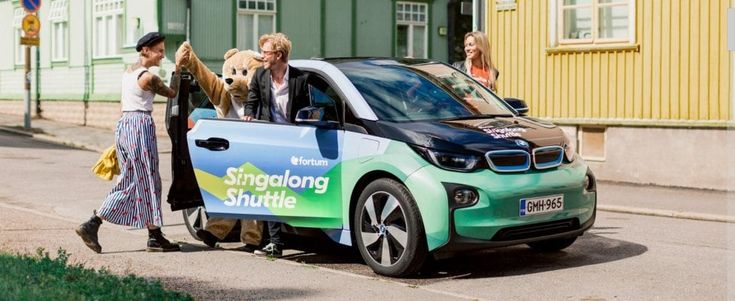 Finlandia, arriva il taxi elettrico che si paga solo cantando