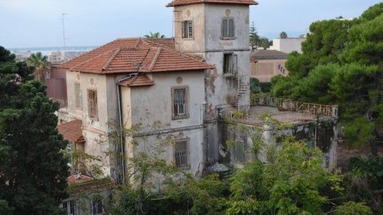 Siracusa, villa Abela abbattuta: levata di scudi contro le ruspe