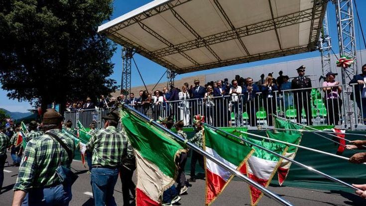 Meloni non replica più e manda i vice al 4 luglio. Crosetto sente Hegseth