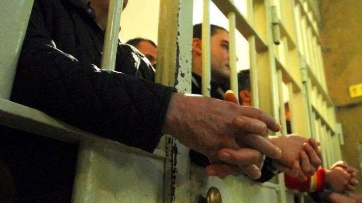 Carceri, celle strapiene: il richiamo del Papa per il male endemico di 64 mila persone detenute