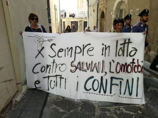 Bloccato striscione contro Salvini: polemica al Siracusa pride
