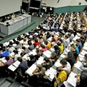 Scuola, concorso presidi: si oscura il monitor durante la prova, interviene la polizia 