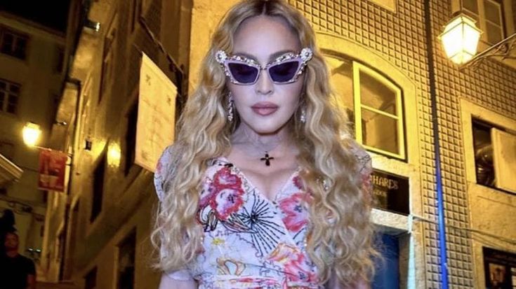 Madonna, dopo i problemi di salute vola verso l’Inghilterra per le prove del tour mondiale